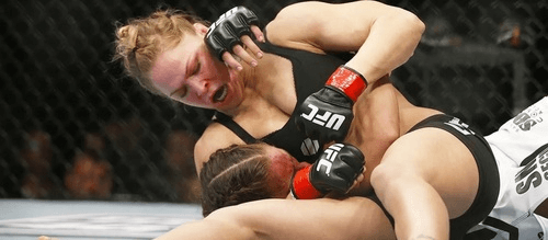 Женский бой в рамках UFC
